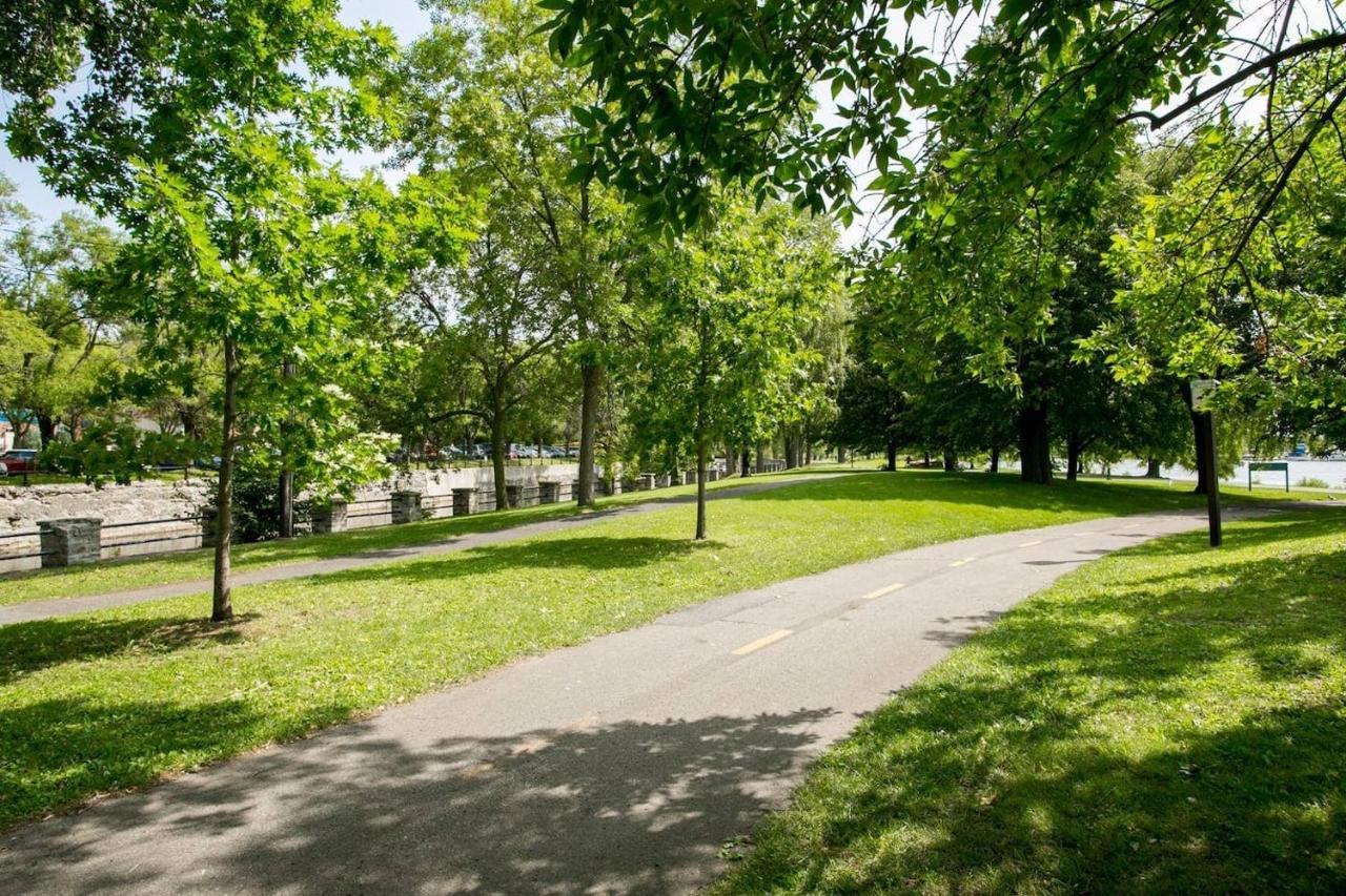 Free Parking In Beautiful Lachine مونتريال المظهر الخارجي الصورة